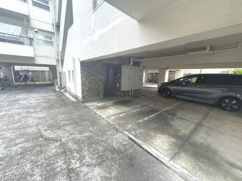 駐車場 -