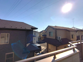 住戸からの眺望写真 2階バルコニーからの眺めです！隣地との間隔が空いており陽当り良好です♪