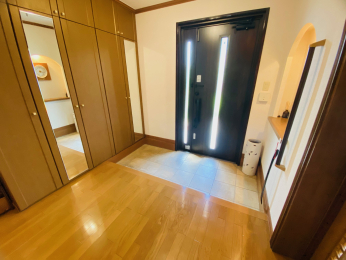玄関 -