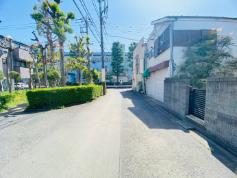 前面道路含む現地写真 東側前面道路