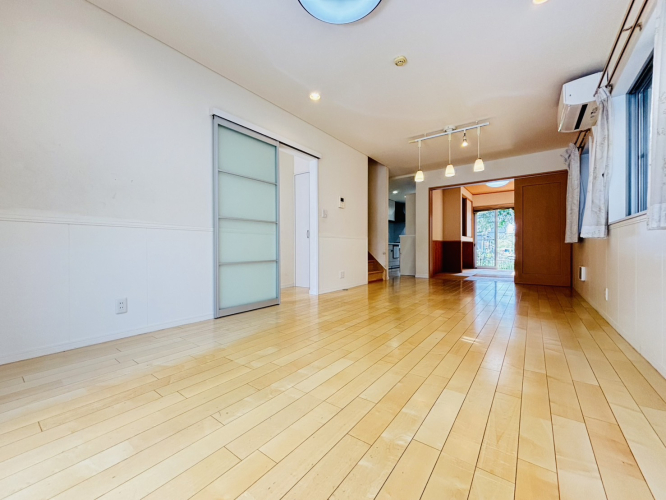 ���r���O -