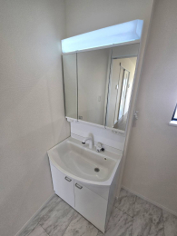 ���ʑ�E���ʏ� �ʐ^��D�����ɂȂ�܂��B