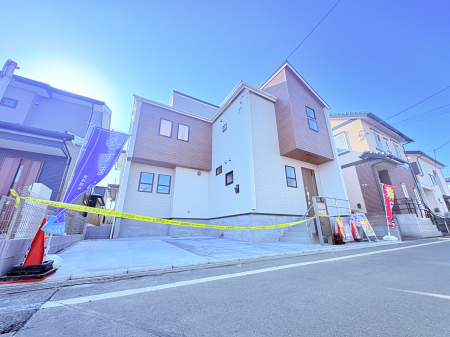 ���R�s���R��4�̐V�z��ˌ���