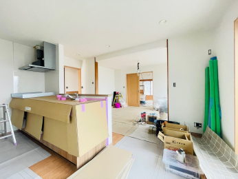 ���r���O -