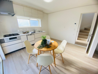 ���r���O -