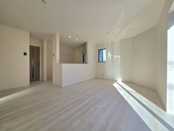 ���r���O -