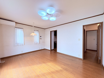 ���r���O -