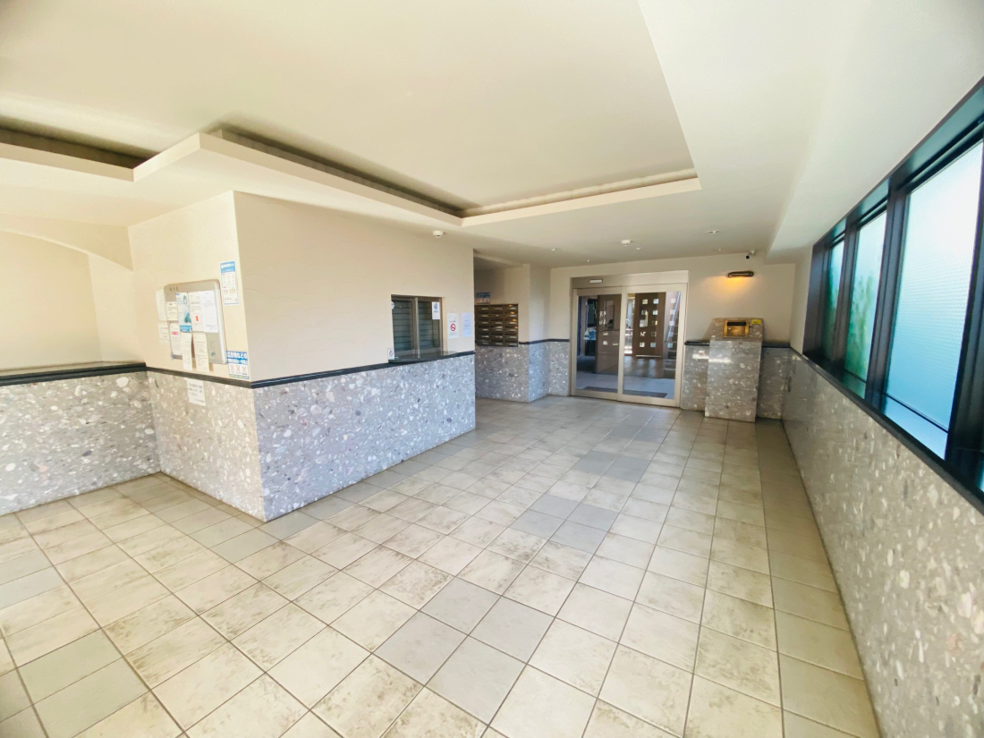 �G���g�����X -