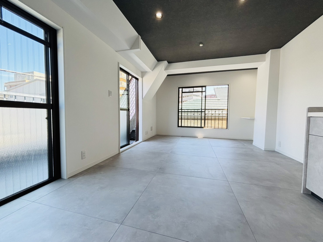 ���r���O -