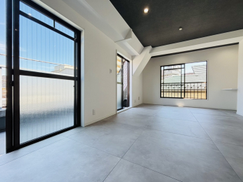 ���r���O -