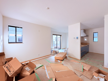 ���r���O -