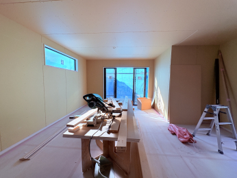 ���r���O -