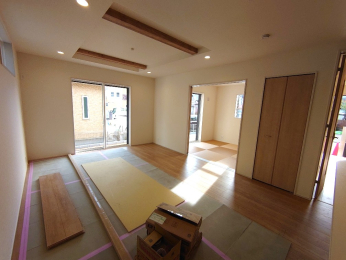 ���r���O -