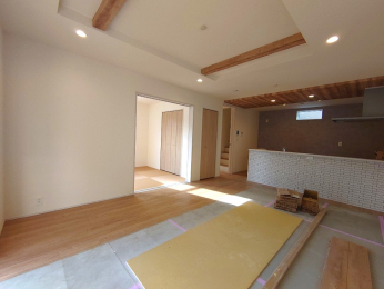 ���r���O -