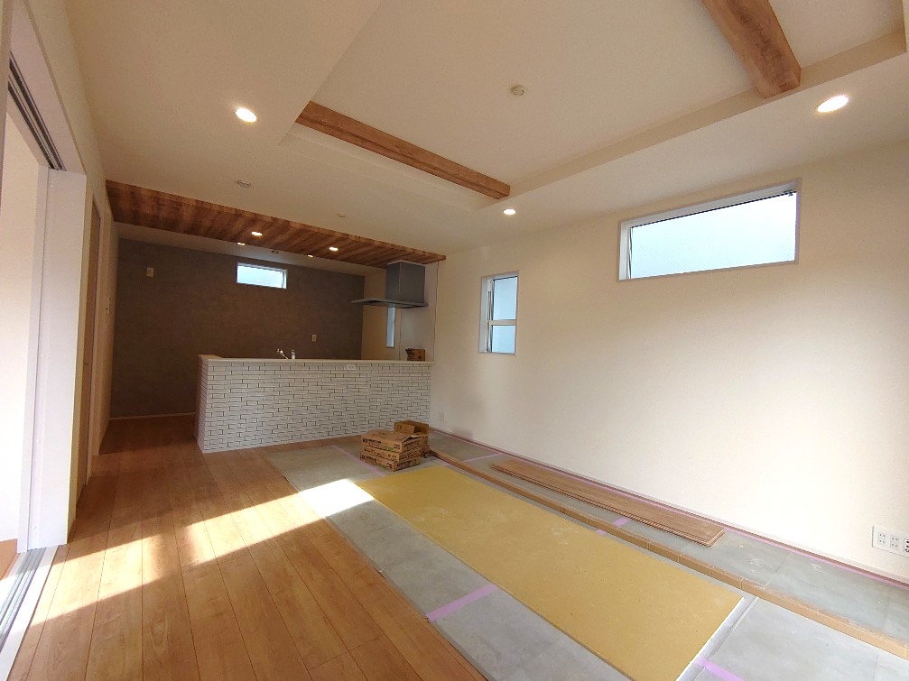 ���r���O -