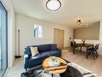 ���r���O -