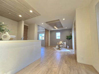 ���r���O -