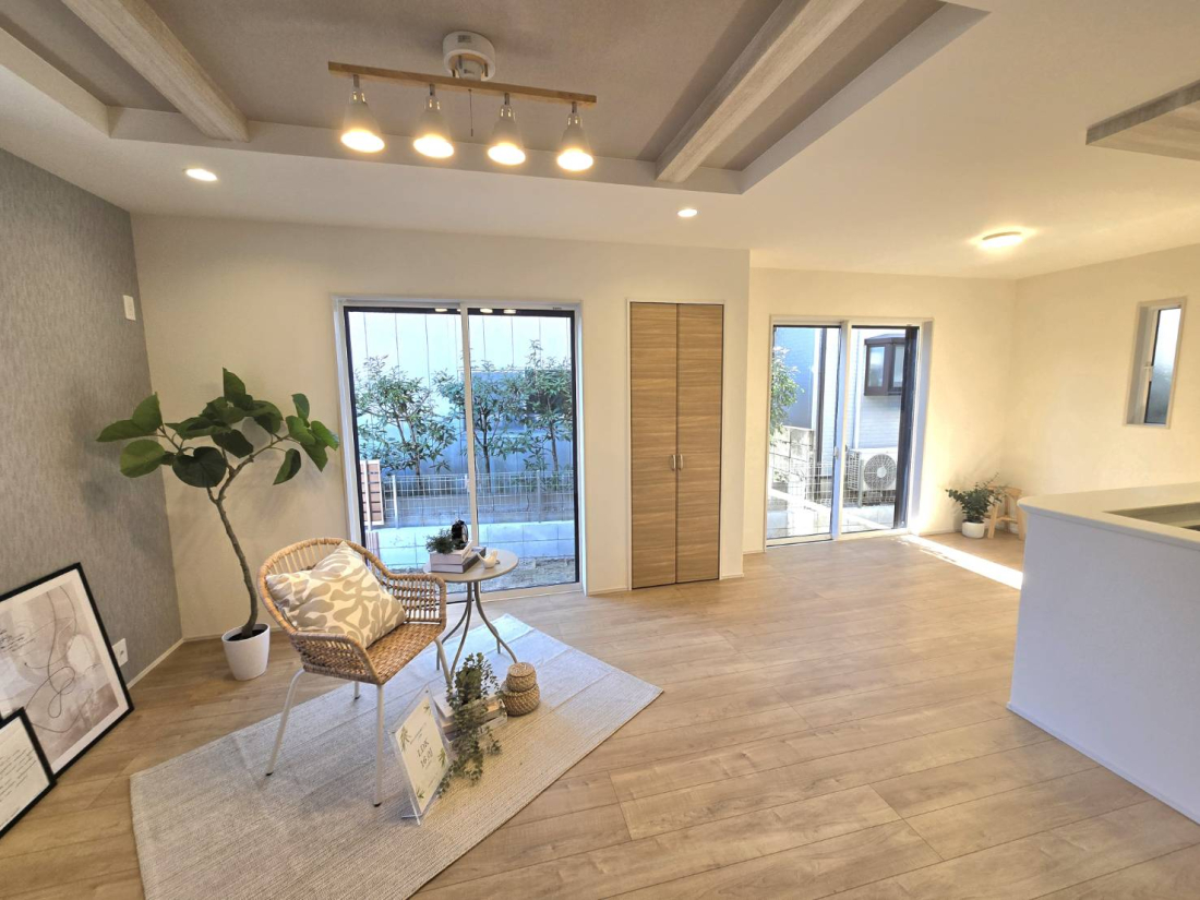 ���r���O -