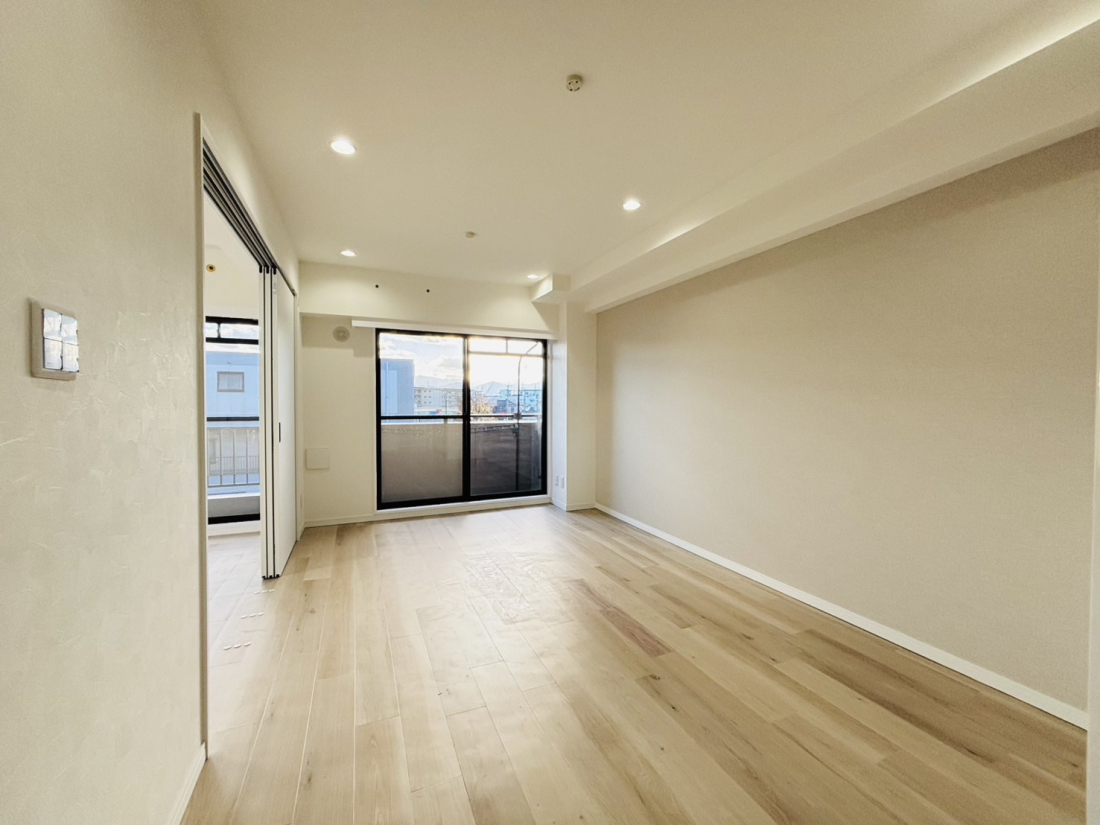 ���r���O -