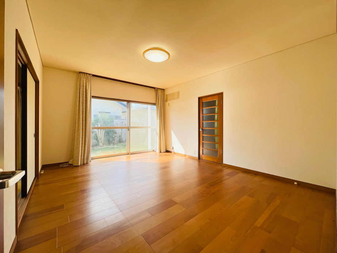 ���r���O -