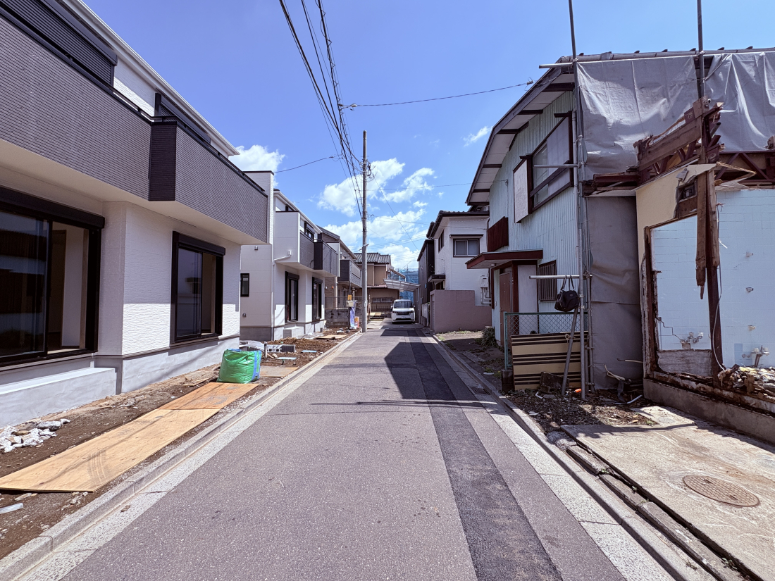 �O�ʓ��H�܂ތ��n�ʐ^ -