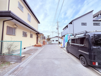 �O�ʓ��H�܂ތ��n�ʐ^ -