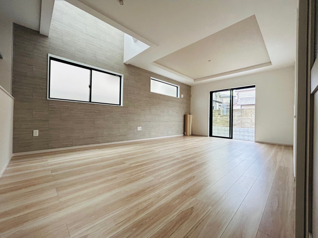 ���r���O -