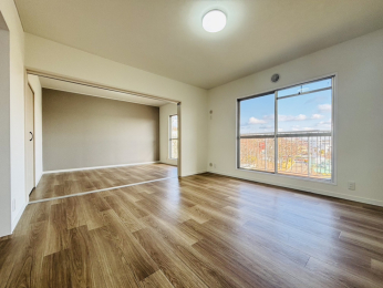 ���r���O -