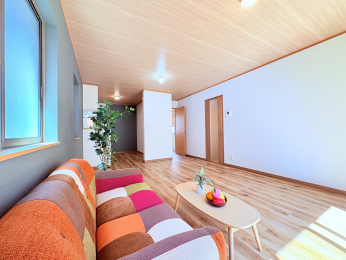 ���r���O -