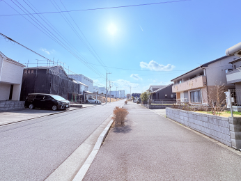 �O�ʓ��H�܂ތ��n�ʐ^ -