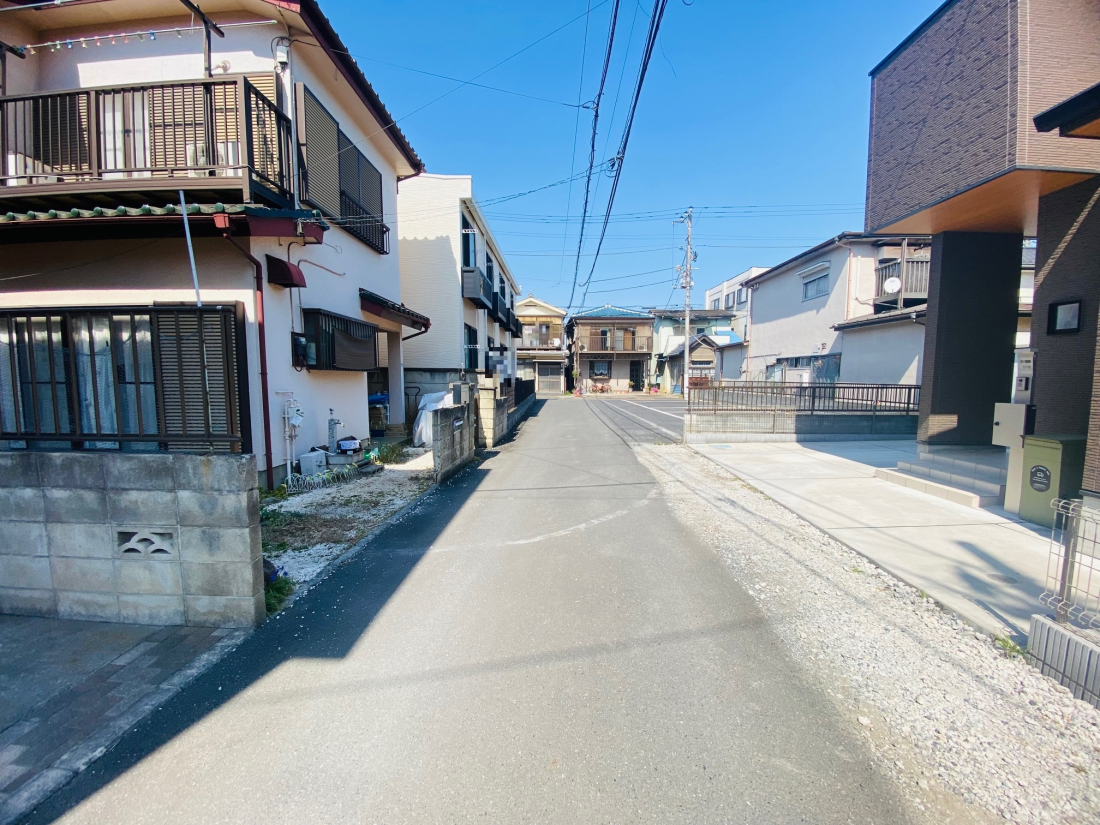 �O�ʓ��H�܂ތ��n�ʐ^ -