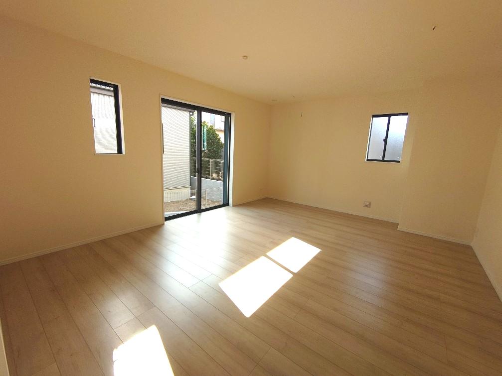 ���r���O �������f����