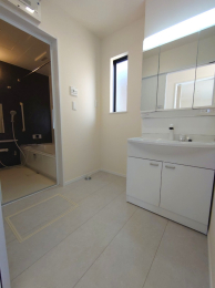 ���ʑ�E���ʏ� �������f����