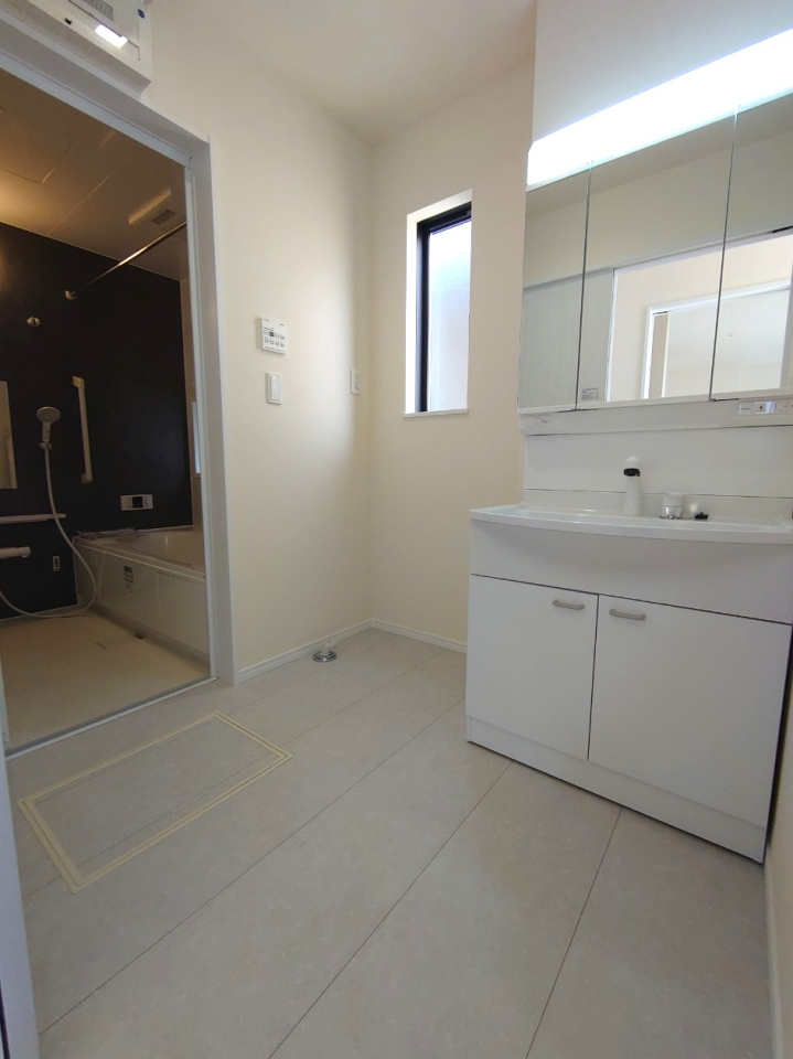 ���ʑ�E���ʏ� �������f����