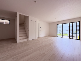 ���r���O -