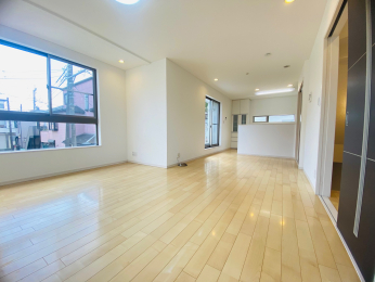 ���r���O -