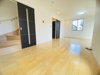 ���r���O -