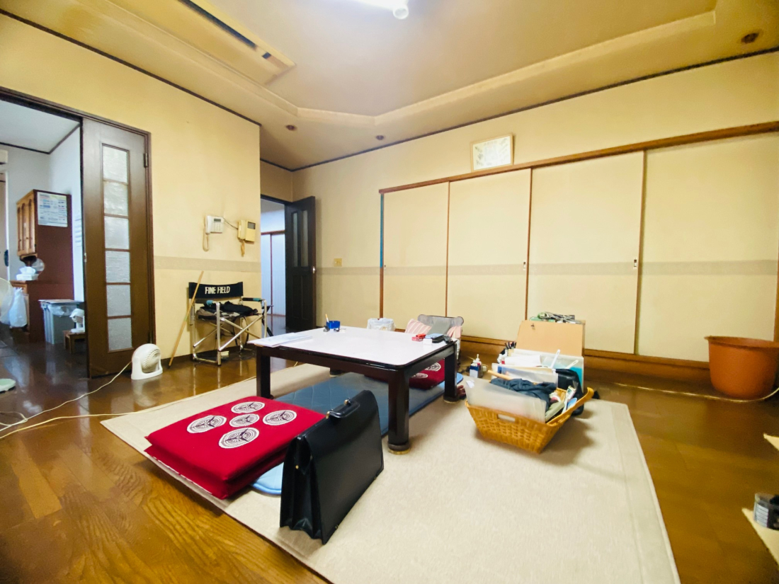 ���r���O -
