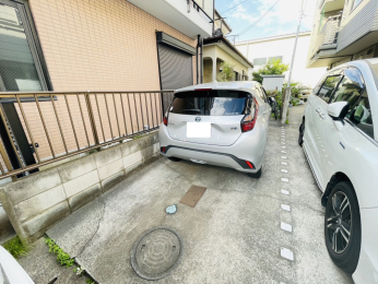 駐車場 -