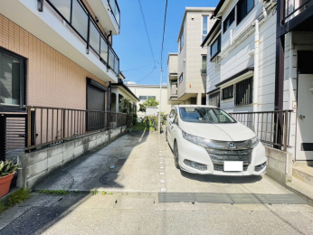 駐車場 -